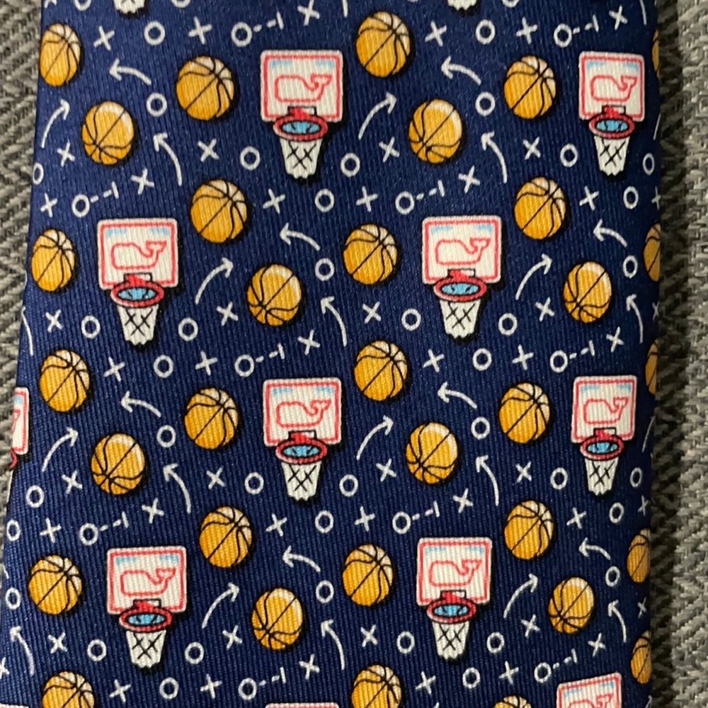 Basketball tie